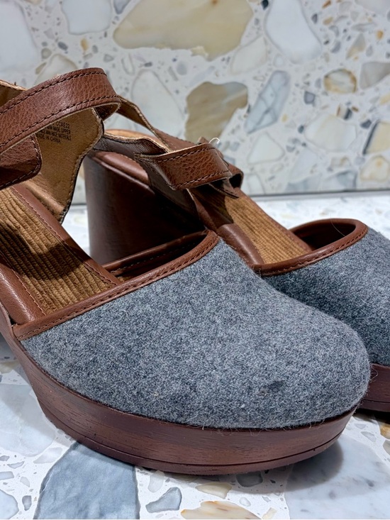 b.o.c. Shoes - b.o.c. Gray Felt and Brown Leather Platform Clogs
